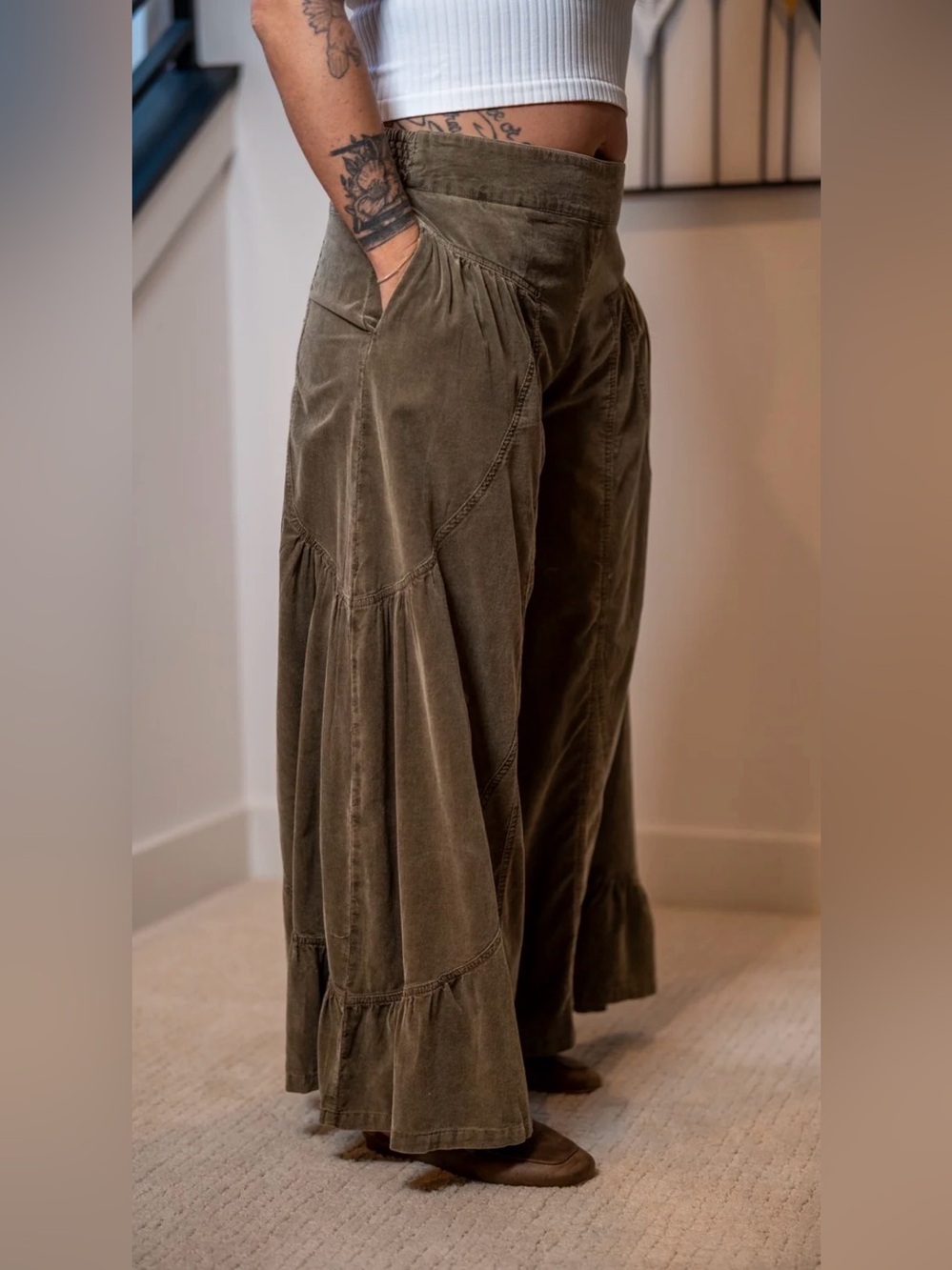 Wide-Leg Tiered Corduroy Pants - Olive